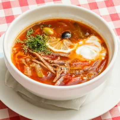 Солянка с говяжьим сердцем и беконом