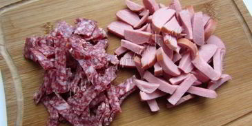 солянка с колбасой и курицей