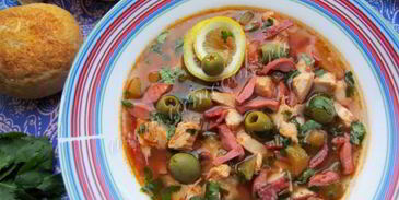 солянка с колбасой и курицей