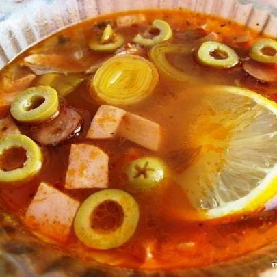 Солянка с копченой курицей