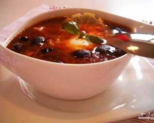 Солянка в мультиварке колбасная