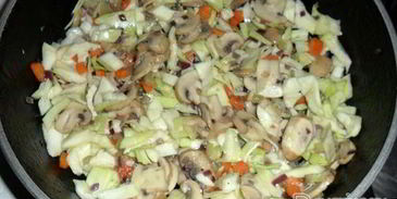 суп-солянка с грибами и капустой