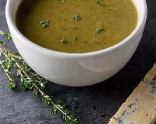 Суп из сыра с плесенью и шпината