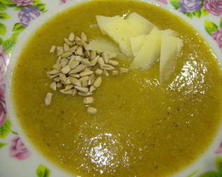 Суп-пюре со сладким перцем, спаржевой фасолью и грибами