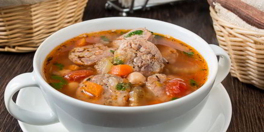 Рецепт супа с деревенскими колбасками и нутом