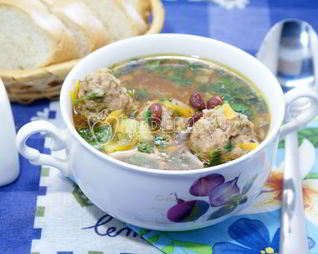 Суп с фрикадельками и фасолью в мультиварке
