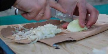 баварский пивной сырный суп с копчеными колбасками