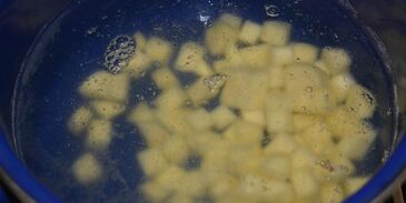 сырный суп из плавленого сыра с колбасой