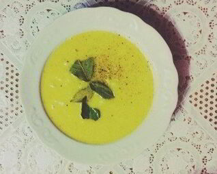 Сырный суп-пюре с черносливом и цветной капустой