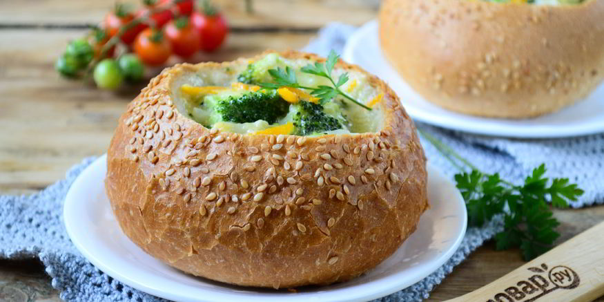 Рецепт сырного супа с брокколи в булочках