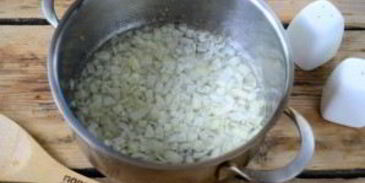 сырный суп с брокколи в булочках