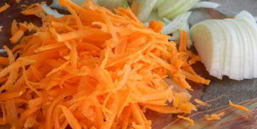 сырный суп с горошком и капустой