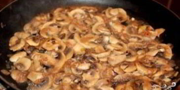 сырный суп с курицей и грибами