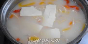 сырный суп с курицей и вермишелью