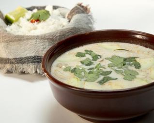 Том Кха Гай — куриный суп с кокосовым молоком и галангалом