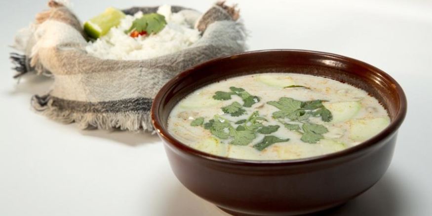 Рецепт тома кхи гая — куриного супа с кокосовым молоком и галангалом