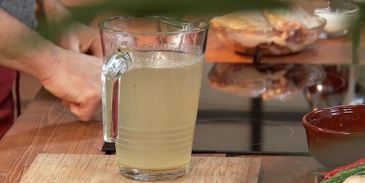 том кха гай — куриный суп с кокосовым молоком и галангалом