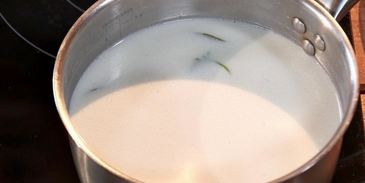 том кха гай — куриный суп с кокосовым молоком и галангалом