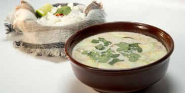 том кха гай — куриный суп с кокосовым молоком и галангалом