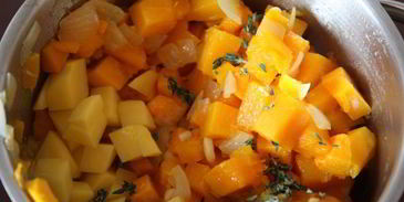 тыквенный суп с тимьяном и яблоками