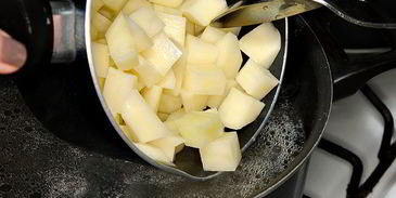 острый рыбный суп — уха с венгерским акцентом