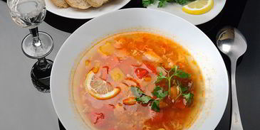 острый рыбный суп — уха с венгерским акцентом