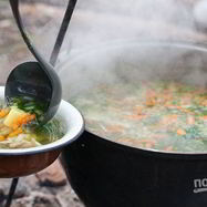 Рецепт Ухи из форели на костре