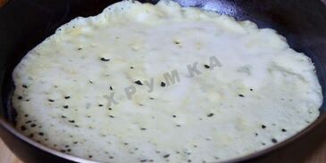 блинчики с начинкой под вишневым соусом