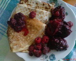Блинчики с ягодной мозаикой