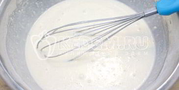 блины на сливках с творогом и клубничным джемом