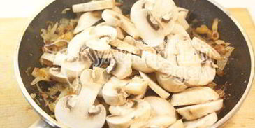 блины с капустой и грибами