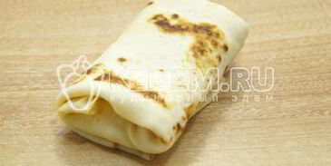 блины с колбасой и сыром