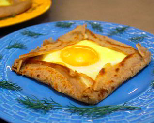 Бретонские блины с глазуньей