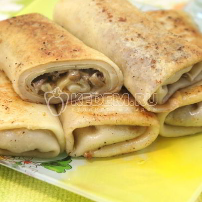 Фаршированные блины с грибами и сыром
