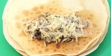 фаршированные блины с грибами и сыром