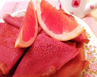 Розовые блинчики с грейпфрутом