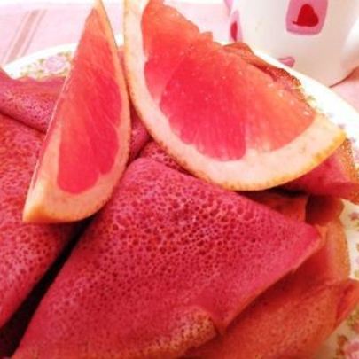 Розовые блинчики с грейпфрутом