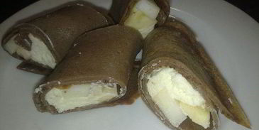 шоколадные блины с фруктами