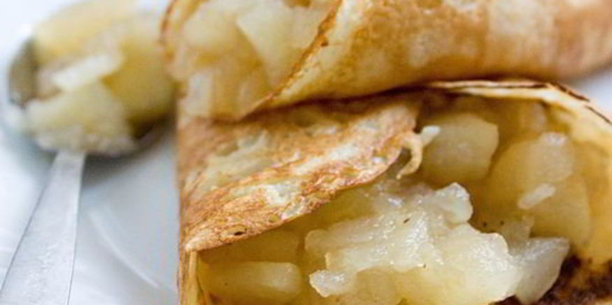 Рецепт тонких блинчиков с пряной яблочной начинкой