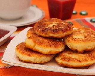 Творожно-яблочные блины с корицей