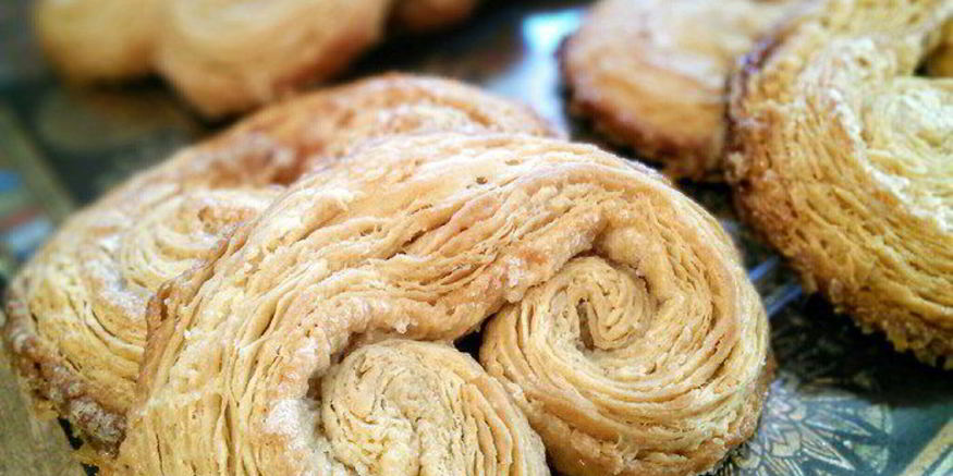 Рецепт булочек из слоеного теста свиные уши