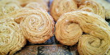 булочки из слоеного теста свиные уши