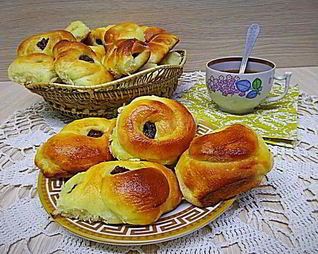 Булочки с курагой из дрожжевого теста