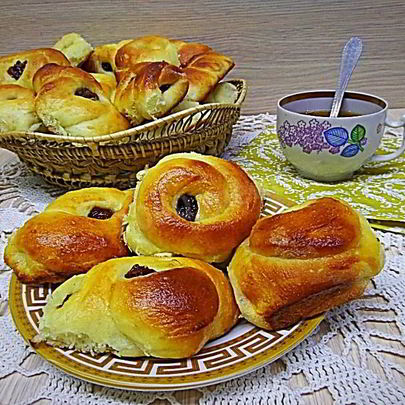 Булочки с курагой из дрожжевого теста