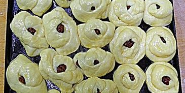 булочки с курагой из дрожжевого теста