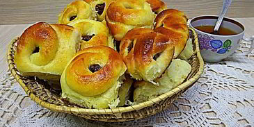 булочки с курагой из дрожжевого теста