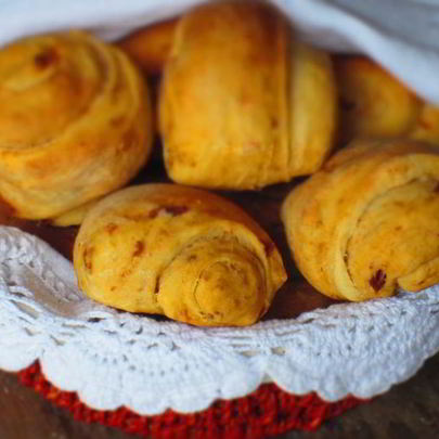 Булочки с вялеными помидорами