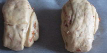 булочки с вялеными помидорами