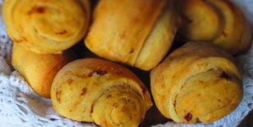 булочки с вялеными помидорами