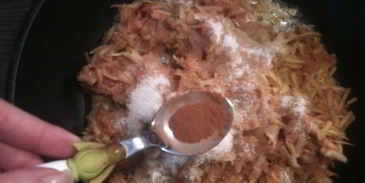 булочки с яблоками и корицей